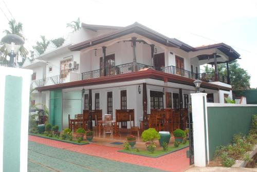 Buitenkant, Montana Rest Apartments in Anuradhapura