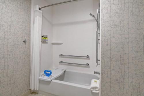 King Room with Mobility Access Tub - Non-Smoking