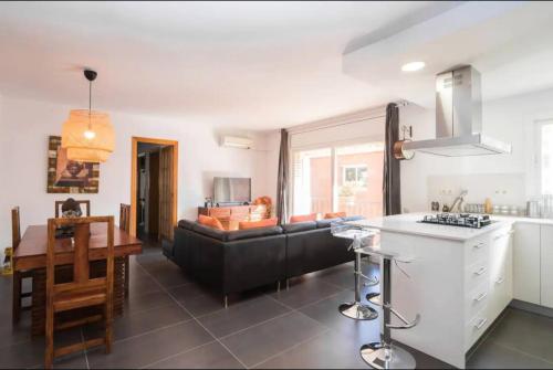  Sunny apartment close to the beach in Castelldefels