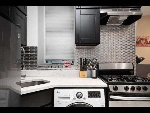 Stylish 2 Bedroom Apt Right On Central Park West - image 7