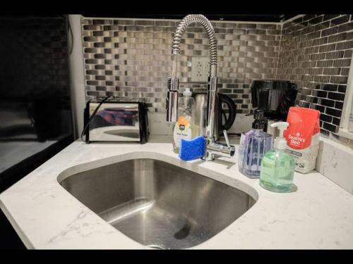 Stylish 2 Bedroom Apt Right On Central Park West - image 10