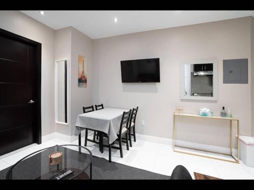 Stylish 2 Bedroom Apt Right On Central Park West - image 12