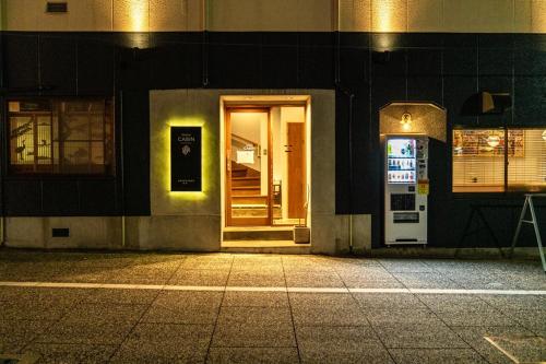 SINGAI CABIN - Onomichi - Tap to explore photos