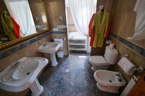 Hotel Flor de la Mancha - 화장실