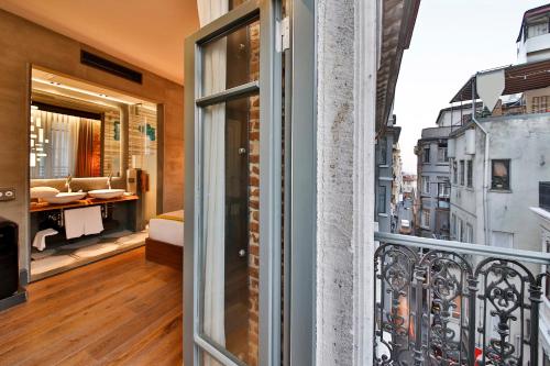 room detail thumbnail 1