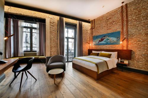 room detail thumbnail 1