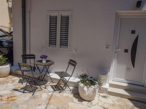 Apartment with Terrace image 2
