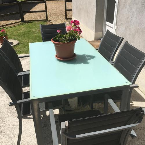 บริการและสิ่งอำนวยความสะดวก, Anaya Cottages in โปลเนเวซ-ดู-ฟายู