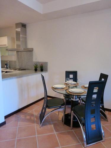 廚房, 埃爾卡薩爾公寓 (El Casar Apartments) in 貝納阿維斯鎮中心