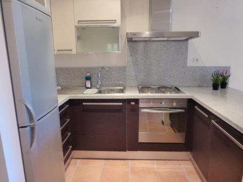 廚房, 埃爾卡薩爾公寓 (El Casar Apartments) in 貝納阿維斯鎮中心