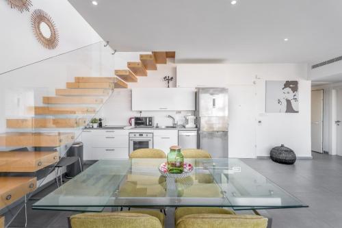 Ben Gurion - Superb penthouse close to the beach in 南特拉維夫