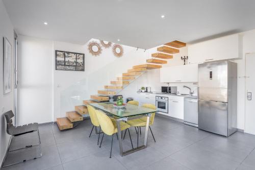 Ben Gurion - Superb penthouse close to the beach in 南特拉維夫