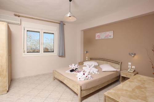 1 double bed, 1 twin bed, 1 sofa bed