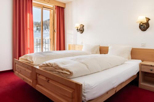 1 king bed, 2 twin beds
