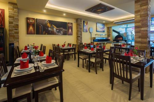 Room in Guest room - Guesthouse Belvedere - Room for 2 near Patong Beach, Wifi and Ac