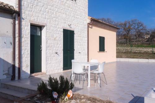  S210 - Sirolo, nuovissimo bilocale vista mare al primo piano, Unterkunft in Sirolo