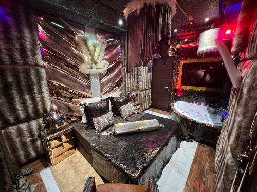 Queen Room with Spa Bath