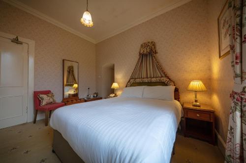 Glengarry Castle Hotel - image 2