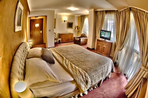 room detail thumbnail 0