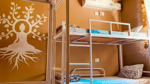 ROOTSVILLA VAGATOR - Longstays, Coworking Backpacker's Hostel