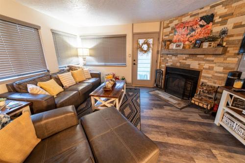 Giant Steps 12 Rustic Retreat - main image