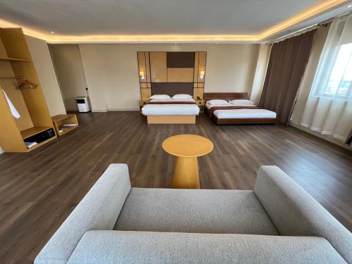 Superior Twin Suite image 3