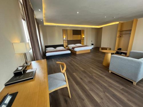 Superior Twin Suite image 6