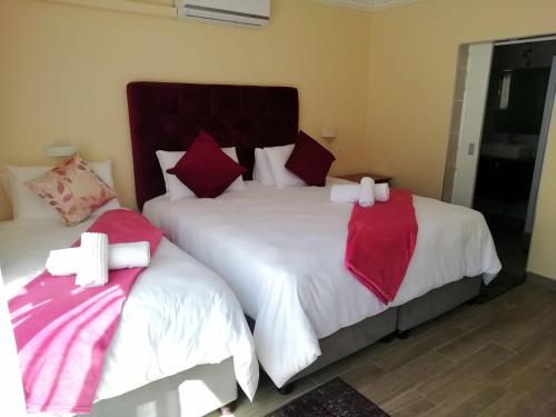2 twin beds