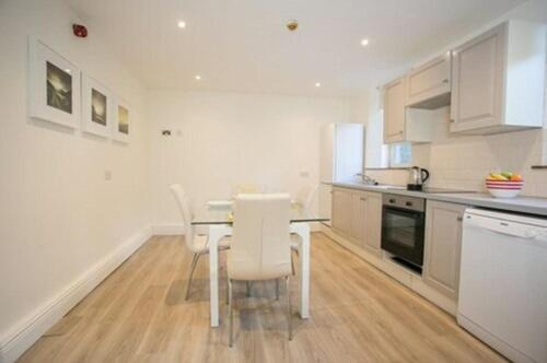 Merrion Road - Ballsbridge Townhouse - image 8