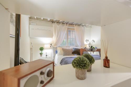 One-Bedroom Apartment image 8