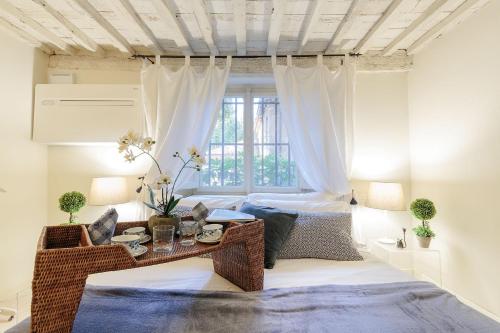 One-Bedroom Apartment image 1