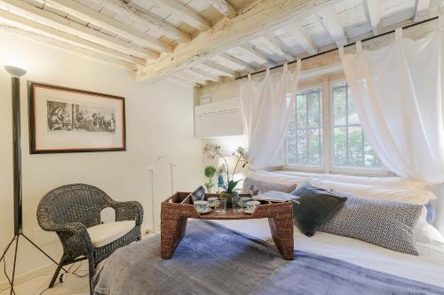One-Bedroom Apartment image 6