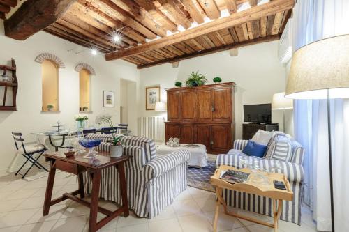 One-Bedroom Apartment room in 1400's Apartment Stylish Smart Ground Floor Apartment inside Lucca