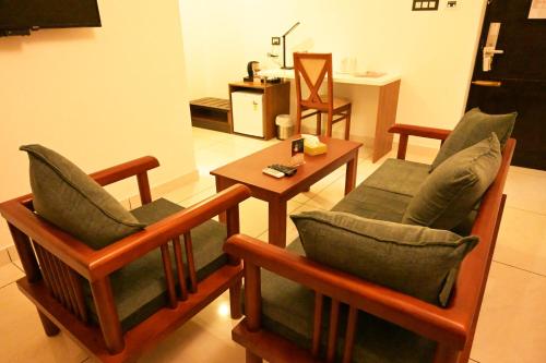 OYO 9116 Thamburu International Hotel