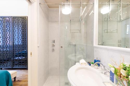 The Medieval Penthouse Indulge among History in a Luxury 5 Bedrooms Apartment - image 3
