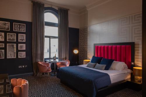 337121138 62 Castle Street Hotel