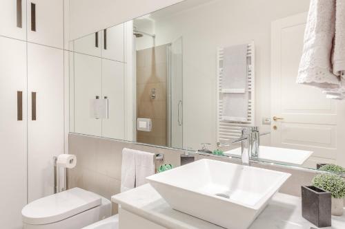 One-Bedroom Apartment image 10