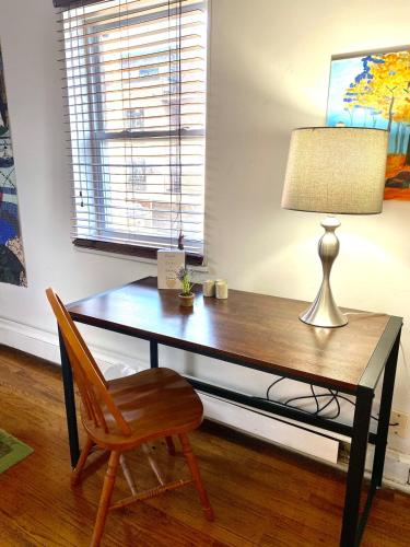 Large 1 bdr apartment center of short north area (C)