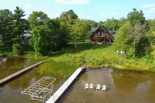 Cabin with Gradual Slope to Sandy Bottom Swimming!