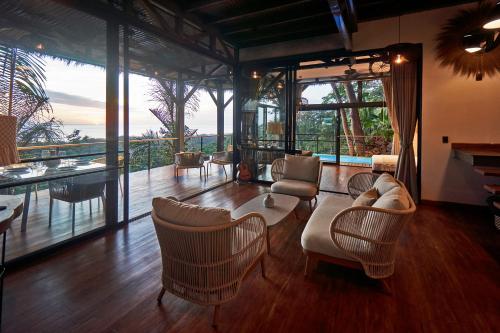 Ümbrus, SELVA RESORT Ocean View Luxury Villas in Santa Teresa