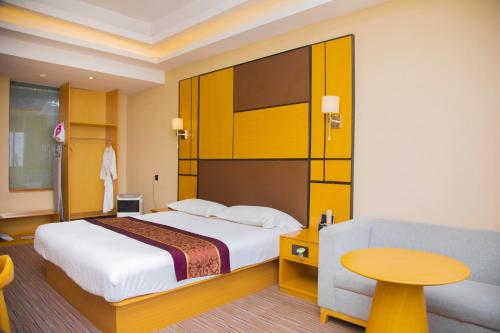 Deluxe King Room image 5