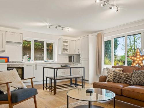 Pass the Keys Newly Refurbished Annex with Parking and Pool gîte à louer Elmstone