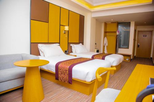 Superior Twin Room image 5