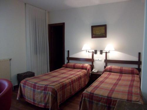 3 twin beds