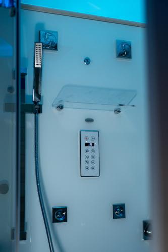 Skyline Rooms & Suites