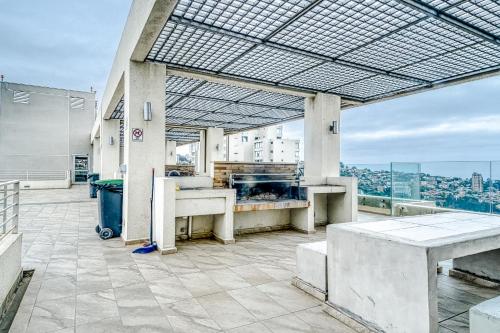 Blue Oasis 2BR W/ Pool, Smart TV, Parking & Gym - La Retuca