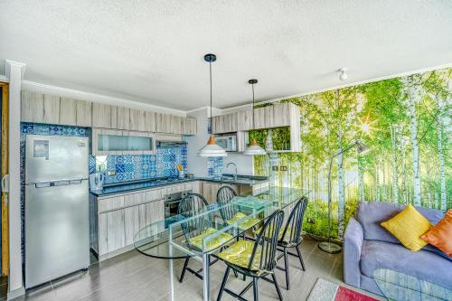 Blue Oasis 2BR W/ Pool, Smart TV, Parking & Gym