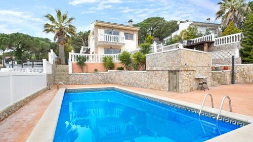 6 bedrooms, 10 beds