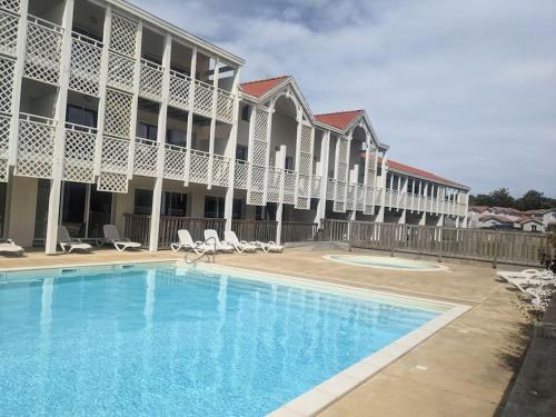 . Appartement 200m de l'océan avec piscine extérieure