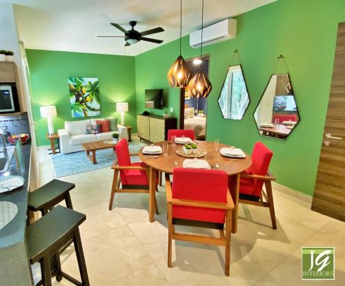 Beautiful Condo Garden Private Covered Patio Hi Speed Wi Fi Close to the Beach